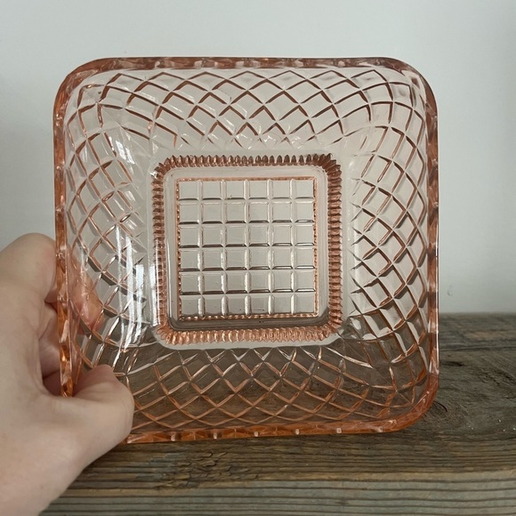 Vintage Anchor Hocking Waterford Pink/Peach Square Candy Dish Diamond Pattern - Picture 3 of 6
